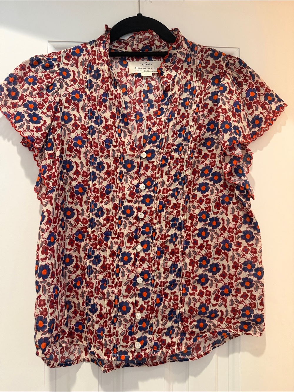 Trovata Birds of Paradis Floral Button-Front Ruffled Short Sleeve Top - Red/Blue